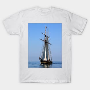 Pride of Baltimore sailing the Chesapeake Bay T-Shirt